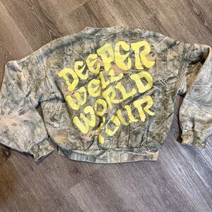 KACEY MUSGRAVES - DEEPER WELL WORLD TOUR CAMO SWEATSHIRT